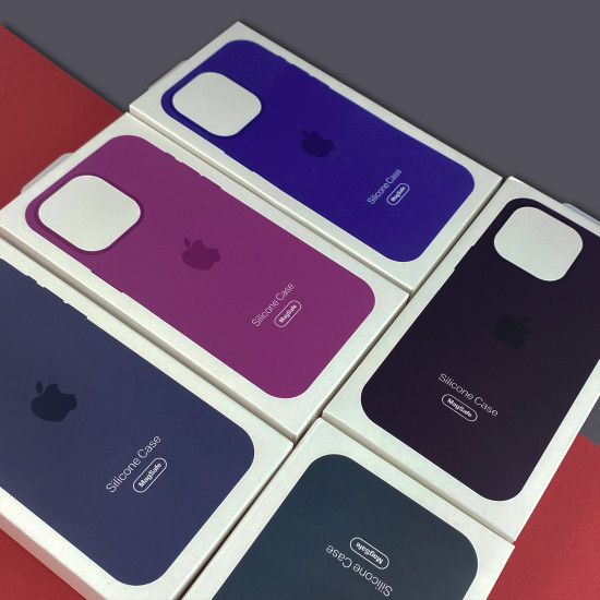 Silicone Case with MagSafe iPhone 16 Pro